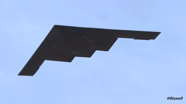 Sự xuất hiện của máy bay ném bom tàng hình B-21 Raider sẽ cách mạng hóa hàng không quân sự và các hoạt động chiến lược.