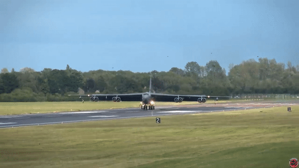 Giữa những kế hoạch đầy tham vọng cho quá trình hiện đại hóa "pháo đài bay" B-52J, văn phòng trách nhiệm chính phủ [GAO] đã nêu bật một số mối quan ngại về mốc thời gian và nguồn tài trợ cho chương trình.