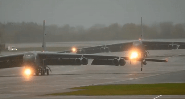 Một trong những vai trò chính của B-52J sẽ là tiến hành bắn các loại tên lửa hành trình được dẫn đường chính xác tiên tiến. Cách tiếp cận này cho phép nó tấn công mục tiêu từ khoảng cách an toàn, giảm thiểu rủi ro cho cả máy bay và phi hành đoàn.