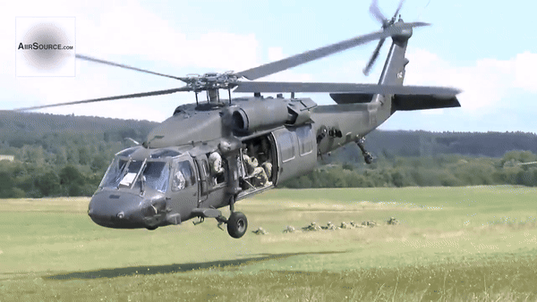 Ngoài ra khung thân và hệ thống cánh quạt của UH-60M cũng được nâng cấp với vật liệu chế tạo có độ bền cao hơn.