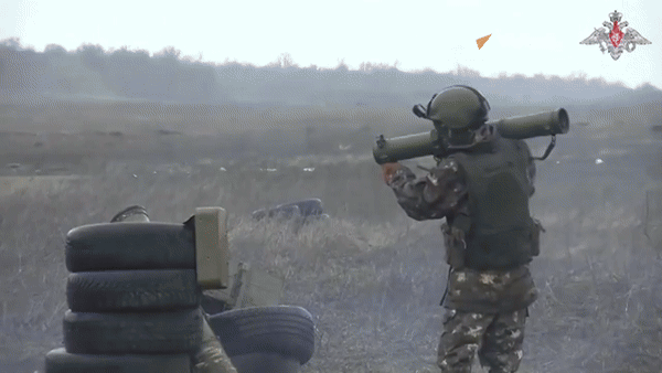 Sau khi nổ, phần cơ bản của quả đạn sẽ tạo ra đám mây bụi và nó sẽ bắt ngay ngọn lửa nổ. Như vậy, hiệu quả vượt xa chất nổ thông thường.