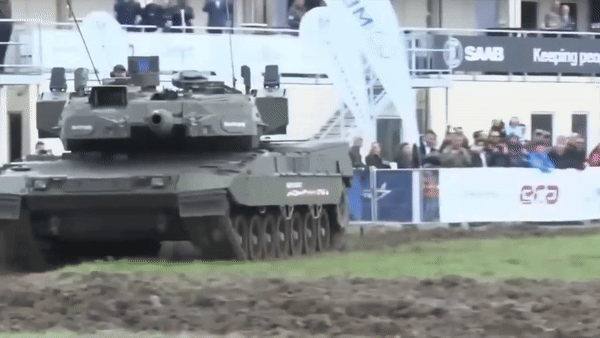 Bộ Quốc phòng Italy đã quyết định mua 132 chiếc xe tăng Leopard 2A8 của Đức nhằm tăng cường khả năng phòng thủ đất nước.