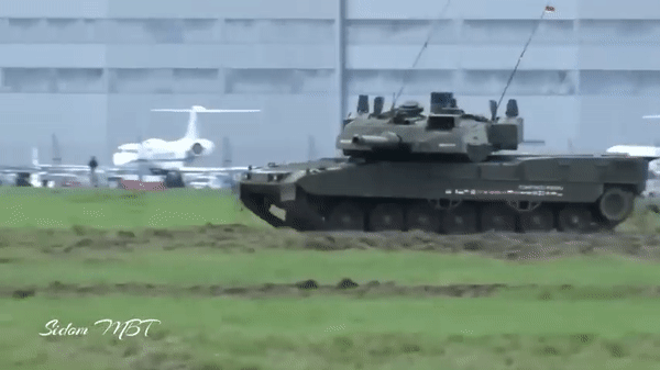 Xe tăng Leopard 2A8 ngoài việc có thể bắn tất cả các loại đạn xe tăng 120 mm tiêu chuẩn của NATO cũng như đạn DM11.