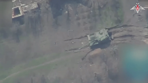 Xe chien dau bo binh cua Nga chong drone bang... “long nhim”-Hinh-8