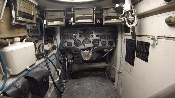 Xe chien dau bo binh cua Nga chong drone bang... “long nhim”-Hinh-13