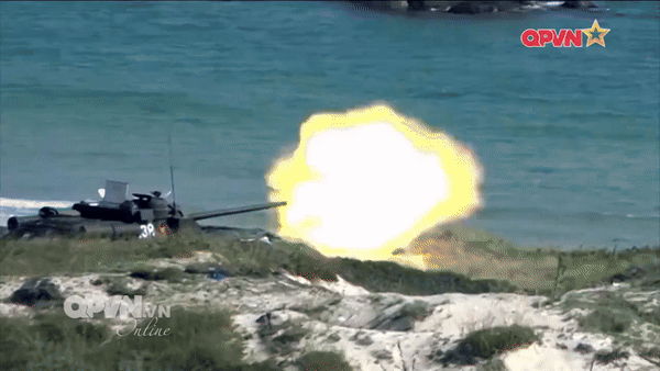 Video pháo tự hành chống tăng SU-100 bắn đạn thật trong diễn tập phòng thủ bờ biển của Kênh truyền hình quốc phòng Việt Nam đã gây ngạc nhiên cho ấn phẩm Militarnyi.
