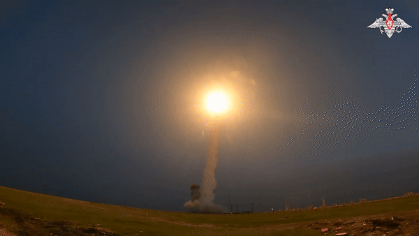 Nga không tiết lộ loại hệ thống được thử nghiệm. Nga đang sử dụng tên lửa RS-24 Yars (NATO gọi là SS-29) làm công cụ răn đe hạt nhân di động, nhưng được cho cũng đang phát triển phiên bản kế nhiệm hệ thống này.