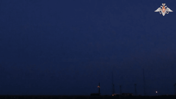 RS-24 Yars là hệ thống tên lửa chiến lược khai hỏa từ bệ phóng di động hoặc từ hầm ngầm với đa đầu đạn phân hướng (MIRV).