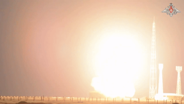 "Kíp chiến đấu thuộc lực lượng tên lửa chiến lược hôm 12/4 phóng thành công một tên lửa đạn đạo xuyên lục địa (ICBM) từ thao trường Kapustin Yar ở tỉnh Astrakhan", Bộ Quốc phòng Nga cho biết.