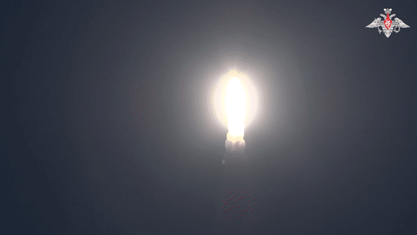 "Hoạt động nằm trong quá trình thử nghiệm cấp quốc gia với các hệ thống tên lửa hứa hẹn, đồng thời xác nhận tính ổn định của những tên lửa đang trong biên chế quân đội Nga", Bộ Quốc phòng Nga cho hay.