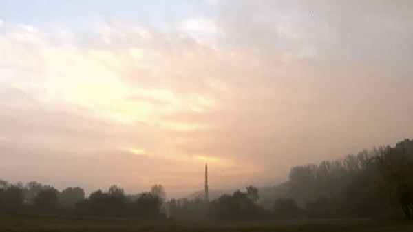 Tên lửa nhiên liệu rắn cũng tốn ít thời gian, công sức bảo dưỡng và di chuyển hơn nhiên liệu lỏng.