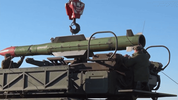 Buk-M1 là hệ thống tên lửa đất đối không tầm trung tự hành tiên tiến do Liên Xô phát triển vào năm 1984. Tổ hợp này là một trong những hệ thống đánh chặn đáng sợ nhất thế giới thời điểm chúng ra đời.