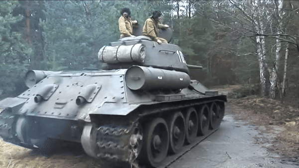 Không những vậy, người ta còn nhìn thấy xe tăng T-34-85 tham chiến tại Syria và thậm chí cả xung đột Đông Âu đang diễn ra.