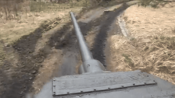 T-34-84 được đánh giá là dòng xe tăng dễ chế tạo, bảo trì và vận hành.