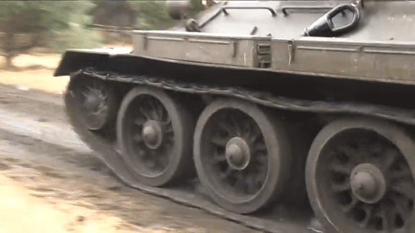 Vỏ thép nghiêng cũng giúp cho T-34 chống trả hữu hiệu đạn pháo Đức.