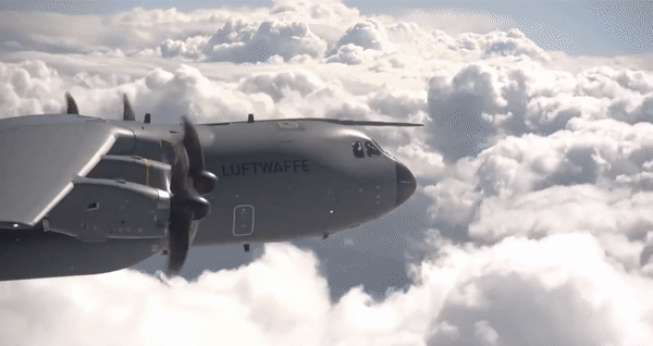 Ý tưởng chế tạo A-400M xuất hiện từ đầu những năm 1980 nhằm giúp các nước châu Âu nâng cao năng lực vận tải quân sự và không phụ thuộc vào các máy bay Mỹ.