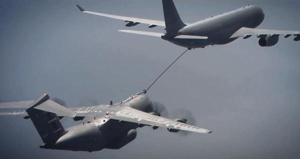 Năm 2014, A400M đã thực hiện chuyến bay trình diễn ở Kazakhstan, mở đường cho việt đặt mua 7 năm sau.