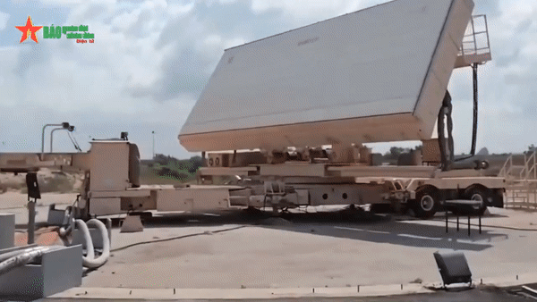 Arrow là lớp trên trong lưới phòng không nhiều tầng của Israel. Phía dưới là lá chắn tên lửa tầm trung David’s Sling và tổ hợp Vòm Sắt, khí tài chuyên đánh chặn các mối đe dọa tầm ngắn như rocket hay đạn cối.