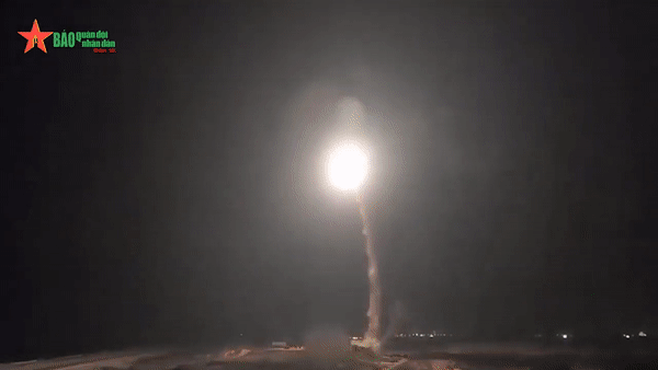 Đạn tên lửa của hệ thống Arrow 3 có thể đánh chặn an toàn tên lửa hạt nhân, sinh học hoặc hóa học.