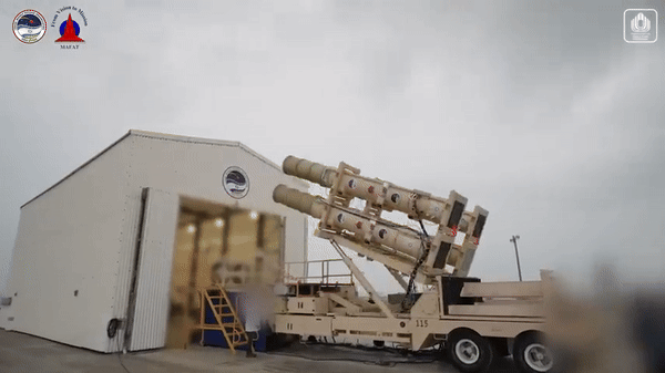 Sức mạnh của hệ thống đánh chặn Arrow bắt đầu với radar cảnh báo sớm EL/M-2080 Green Pine.