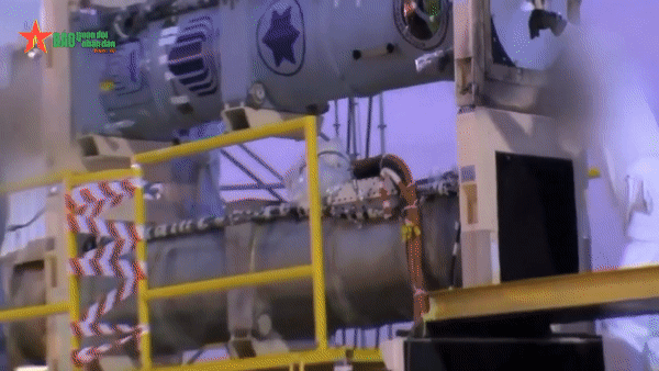 Phiên bản Arrow-3 mới hơn được thiết kế để phá hủy quả đạn khi nó vẫn đang ở ngoài bầu khí quyển.