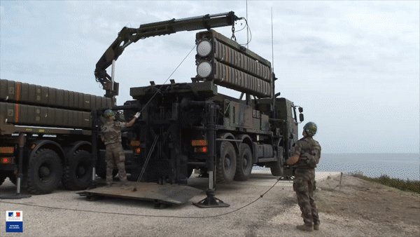 Tất cả các chuyến hàng viện trợ trước đó đều được giữ bí mật, chính phủ không tiết lộ danh sách chính xác số vũ khí được gửi đến Ukraine.