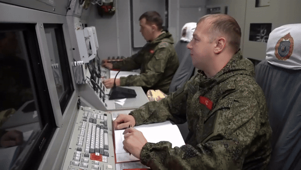 Các tổ đội SAMP/T có thể triển khai phân bố cách trạm radar chỉ huy 10 km.