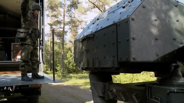 Dự kiến 14 tổ hợp pháo tự hành bánh lốp Archer đầu tiên sẽ được bàn giao cho quân đội Anh vào tháng 4 tới đây.