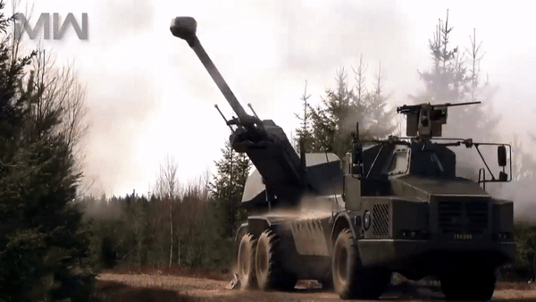 Sau khi bắn, xe có thể nhanh chóng thu hồi pháo và cơ động để tránh phản pháo của đối phương.