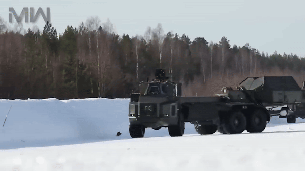 Với trọng lượng khoảng 30 tấn, FH-77BW L-52 Archer dễ dàng vận chuyển được bằng tàu hỏa cũng như máy bay vận tải Airbus A400M.