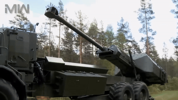 Phía sau đuôi xe có một thanh ổn định thủy lực lớn đặt xuống đất để chiếc xe vào vị trí bắn đã được chọn.