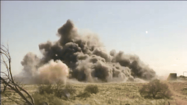 AGM-154 cũng có thể trang bị một đầu đạn đa tầng BROACH thích hợp để xuyên phá mục tiêu kiên cố như xe tăng, thiết giáp, công sự phòng ngự.