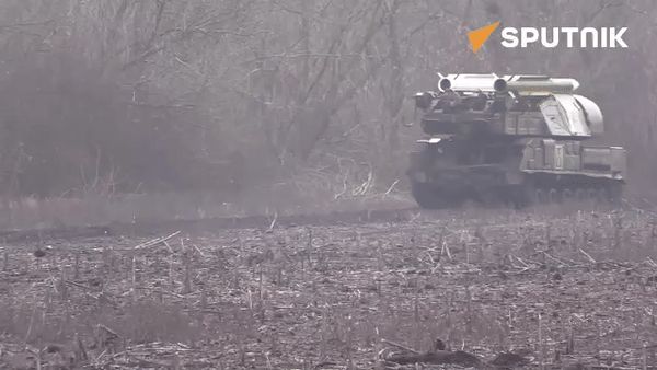 Đơn vị phòng không thuộc nhóm chiến đấu Vostok của Nga đã dùng tổ hợp phòng không Buk-M1 để đánh chặn các đòn tấn công của đối phương.