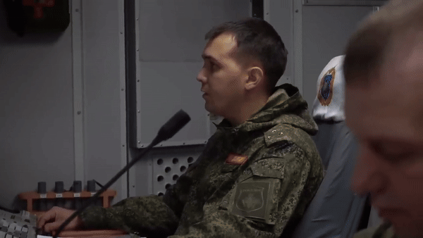 "Các đầu đạn huấn luyện đã lao xuống khu vực mục tiêu giả định tại thao trường Kura ở bán đảo Kamchatka", Bộ Quốc phòng Nga nói thêm.