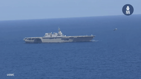 Ngoài ra tàu đang được hoán cải để có thể triển khai tiêm kích tàng hình F-35B. Được biết trước đó tiêm kích F-35B đã nhiều lần cất hạ cánh thành công trên con tàu này.