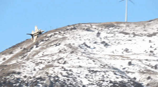 Những chiến đấu cơ F-16I Sufa của Israel có thể mang tối đa 7 tấn bom đạn để tấn công các vị trí của đối phương.