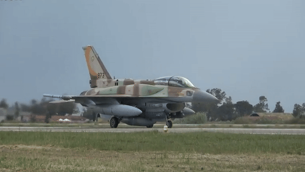 Không quân Israel đã nhận những chiếc F-16I Sufa đầu tiên vào năm 2003 và hoàn tất biên chế phi đội F-16I trị giá 4,5 tỷ USD vào năm 2008.