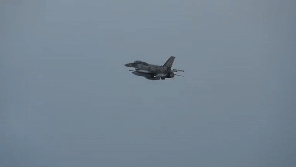 F-16I trang bị 50% hệ thống điện tử hàng không do Israel chế tạo, có khả năng triển khai tên lửa không đối không Python 5, bổ sung thêm 2 thùng nhiên liệu hòa nhập khí động học CFT tăng tầm bay.