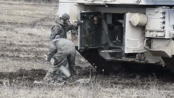 Ngoài Đức còn có Croatia, Hy Lạp, Hungary, Italia, Lithuania, Đan Mạch, Quatar và mới nhất là Ukraine sử dụng loại pháo tự hành này.