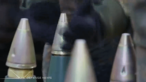 PzH 2000 bắn 5 phát đạn ở các góc bắn khác nhau, từ cao đến thấp, đồng nghĩa với việc tất cả các phát đạn sẽ cùng đến mục tiêu cùng lúc trong khoảng thời gian 1,5 giây kể từ điểm nổ đầu tiên.