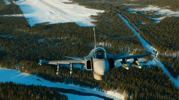 Hiện vẫn chưa rõ Thái Lan muốn mua bao nhiêu máy bay Gripen E/F, nhưng các báo cáo trước đây cho biết nước này cần mua từ 12–14 máy bay chiến đấu mới.