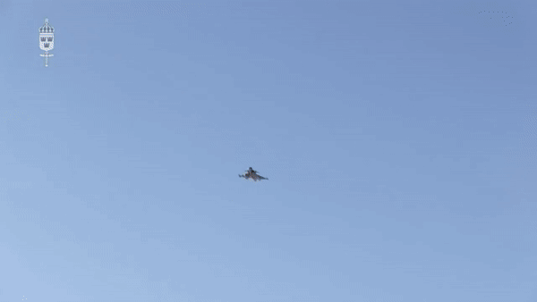 Hệ thống này cải thiện khả năng phản ứng và độ chính xác của máy bay, cho phép phi công thực hiện các thao tác phức tạp một cách dễ dàng hơn.