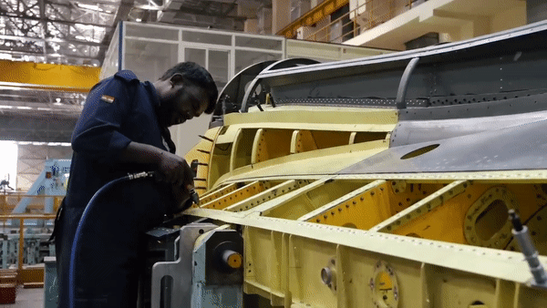 Với hơn 65% linh kiện nội địa, Tejas Mark 1A là minh chứng cho khả năng của Ấn Độ trong việc tự phát triển và sản xuất vũ khí công nghệ cao.