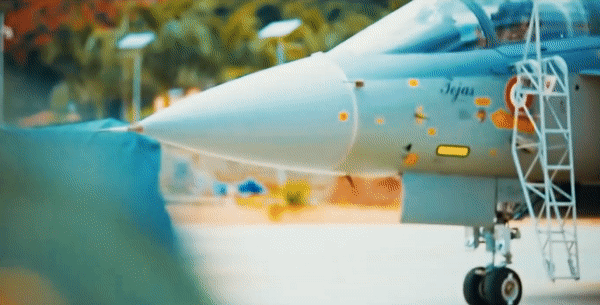 Việc triển khai tiêm kích nội địa này tại các khu vực chiến lược gần biên giới Pakistan, nhấn mạnh tầm quan trọng của nó trong việc bảo vệ an ninh quốc gia.
