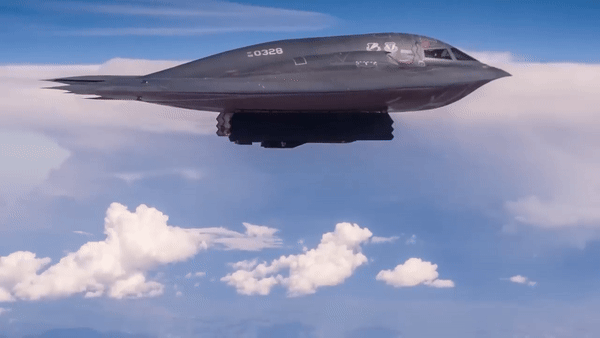 Loại bom này có thể xuyên sâu hơn bất kỳ loại bom thông thường nào khác trên thế giới và được thiết kế đặc biệt để tấn công các mục tiêu có giá trị cao.