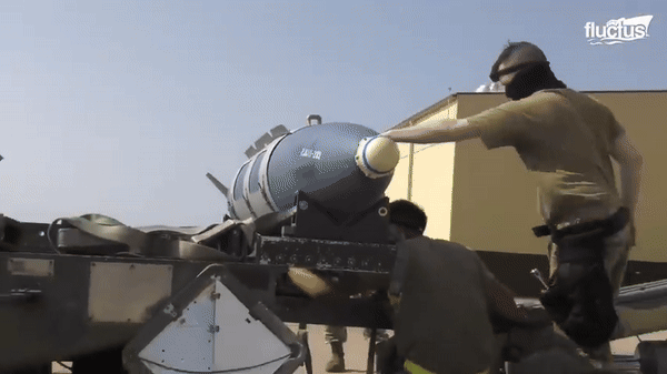 Cuộc tấn công bằng B-2 Spirit gửi một thông điệp rất cụ thể và mạnh mẽ tới Iran, lực lượng đang đỡ đầu cho Houthi. Nó cũng xảy ra vào thời điểm căng thẳng giữa Iran và Israel tăng cao.