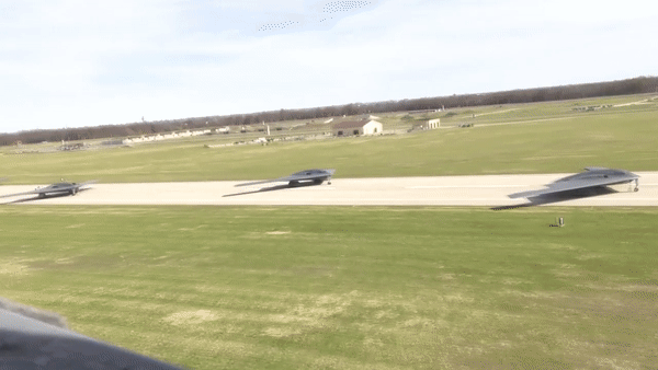 Sử dụng B-2 với bom GBU-57, Mỹ đã gửi một lời nhắc nhở rất trực tiếp rằng họ có khả năng phá hủy các địa điểm cực kỳ kiên cố của đối phương bằng vũ khí thông thường.