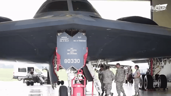 Lầu Năm Góc tuyên bố rằng máy bay ném bom tàng hình B-2 Spirit đã tiến hành một cuộc tấn công vào các kho vũ khí ngầm của Houthi ở Yemen. Đây là nhiệm vụ tấn công đầu tiên của B-2 Spirit vào Yemen.