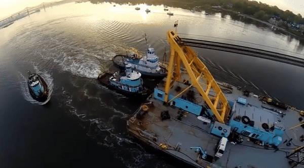 Nhờ có siêu cần cẩu Sun 800, quá trình đóng tàu thám hiểm Hughes Glomar Explorer diễn ra nhanh chóng, khi mọi thiết bị hạng nặng đều có thể được chuyển lên tàu dễ dàng.