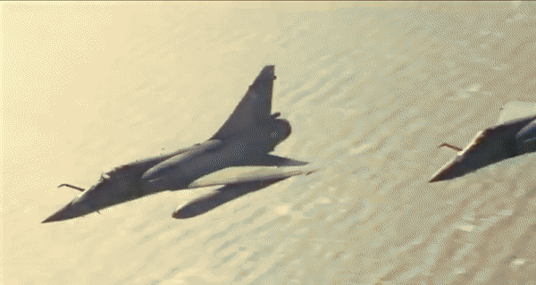 Mirage-2000 là tiêm kích phản lực thế hệ 4 một động cơ do Tập đoàn Dassault Aviation (Pháp) thiết kế và phát triển.